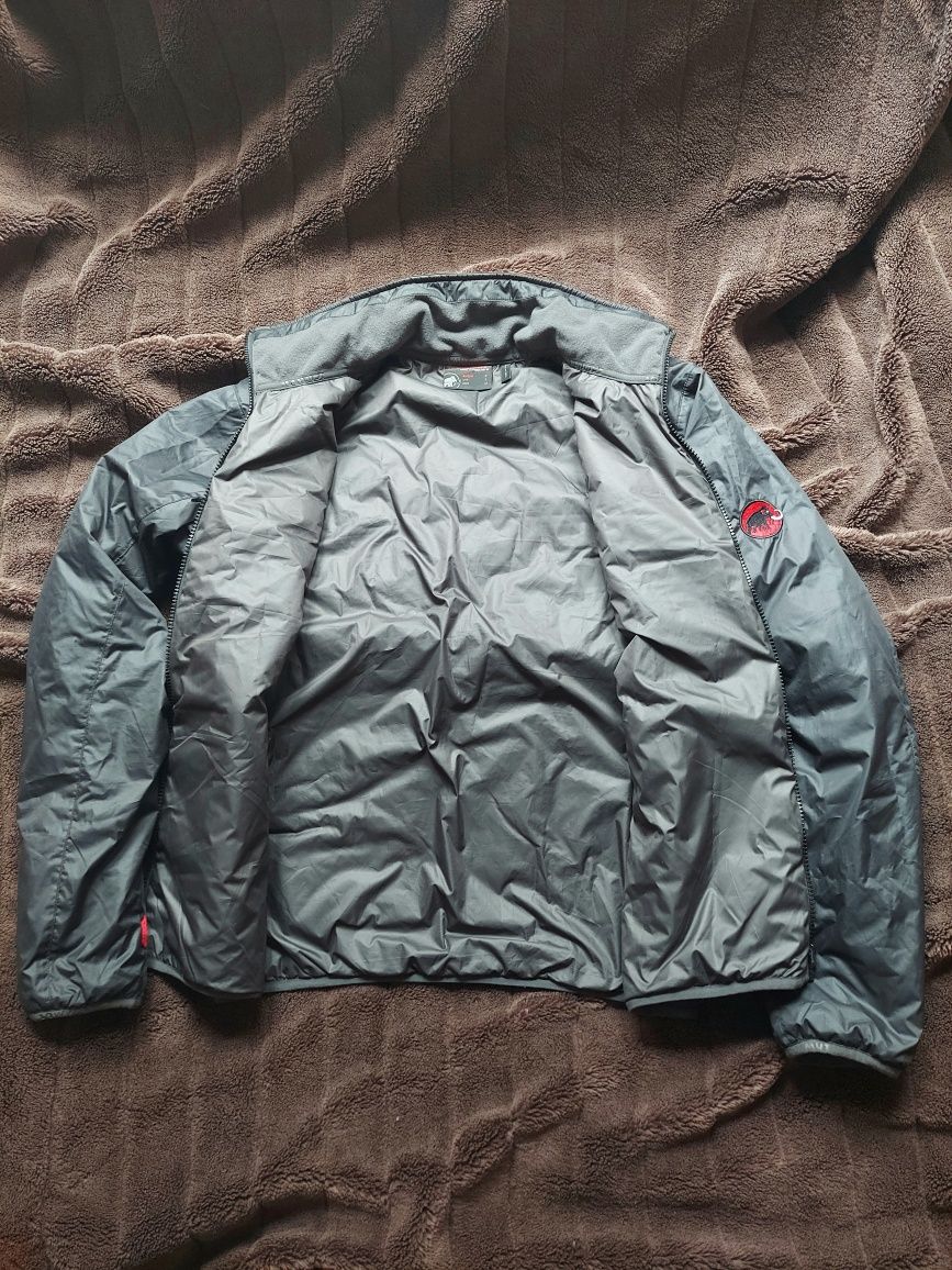 Куртка фірми MAMMUT EXPLORER SP оригінал 

Розір:  S 

на ріст 170см т
