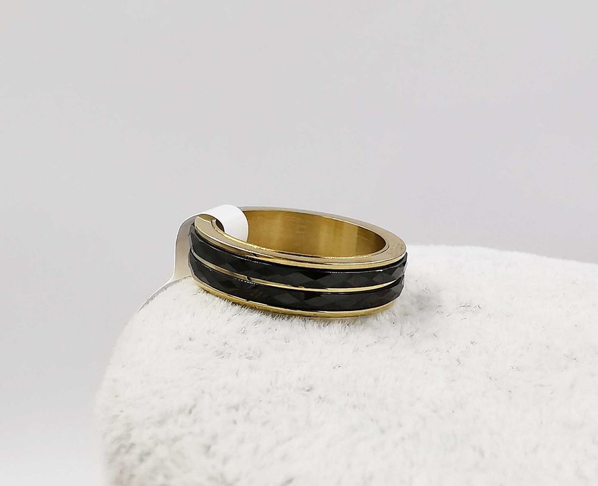 Pierścionek stal chirurgiczna średnica 17 mm z ceramiką czarną