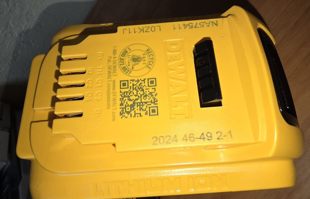 Dewalt 5ah 20v 24р. Оригіна із США.