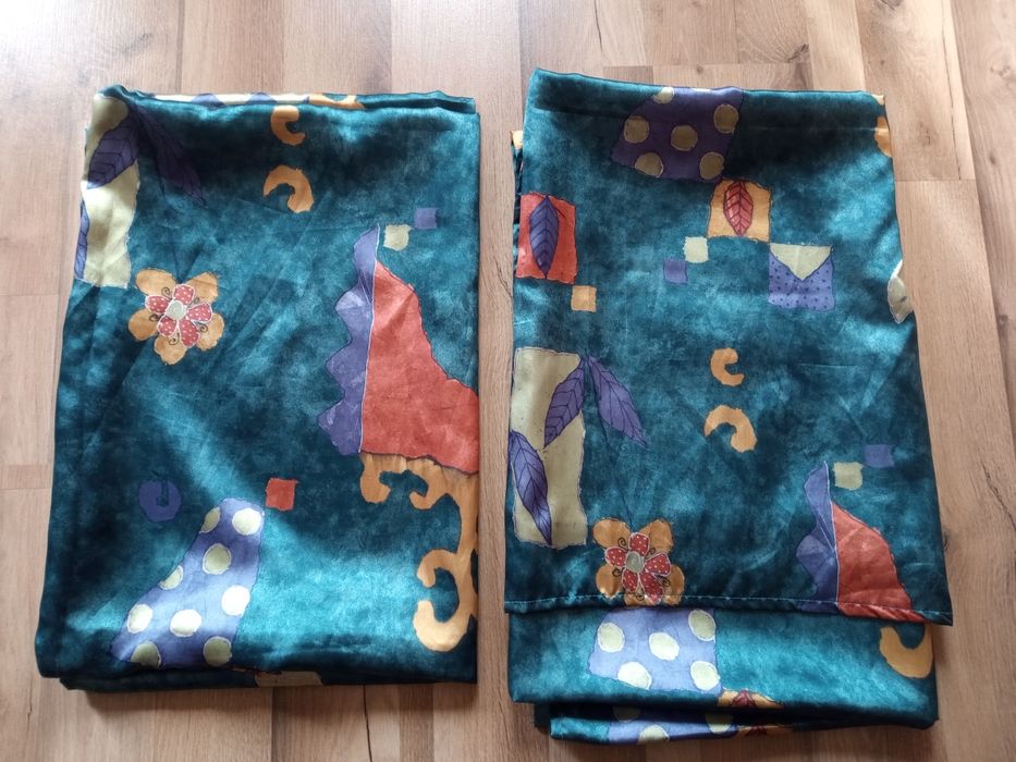 Ciemno-zielone zasłony