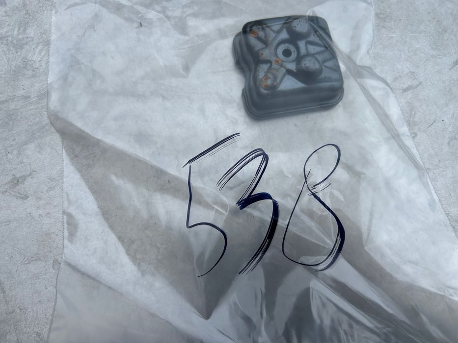 Stihl FS 87 FS 90 FS 100 FS 130 HT 101 pokrywa obudowa zaworów (538)