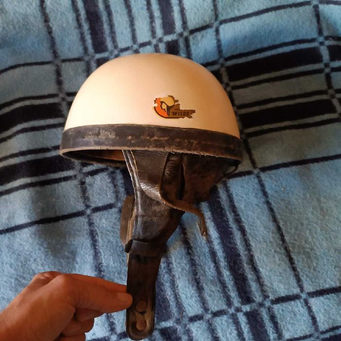 Kask Orzeszek z epoki PRL-u