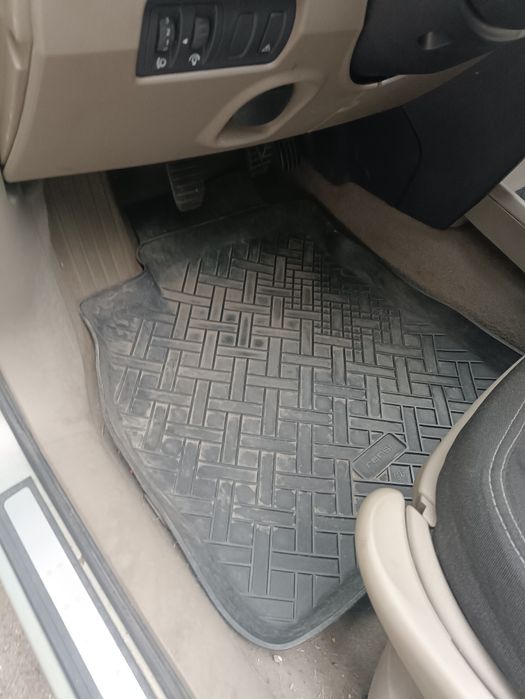 Килимки автомобільні (пластикові) для Renault Megan 2