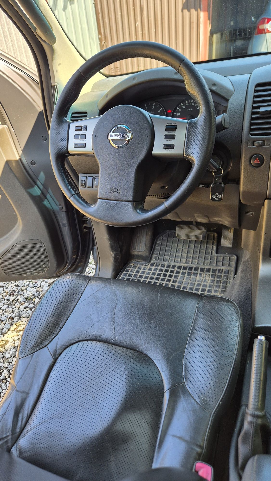 Navara d 40 2.5l
