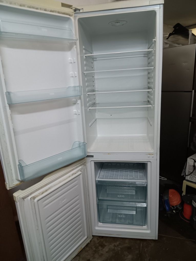 Frigorífico combinado Eletronia