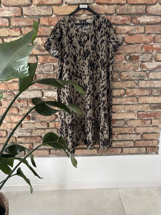 Dluga zwiewna sukienka letnia paszki 67x2 44/46-48 wzor panterka ciapy