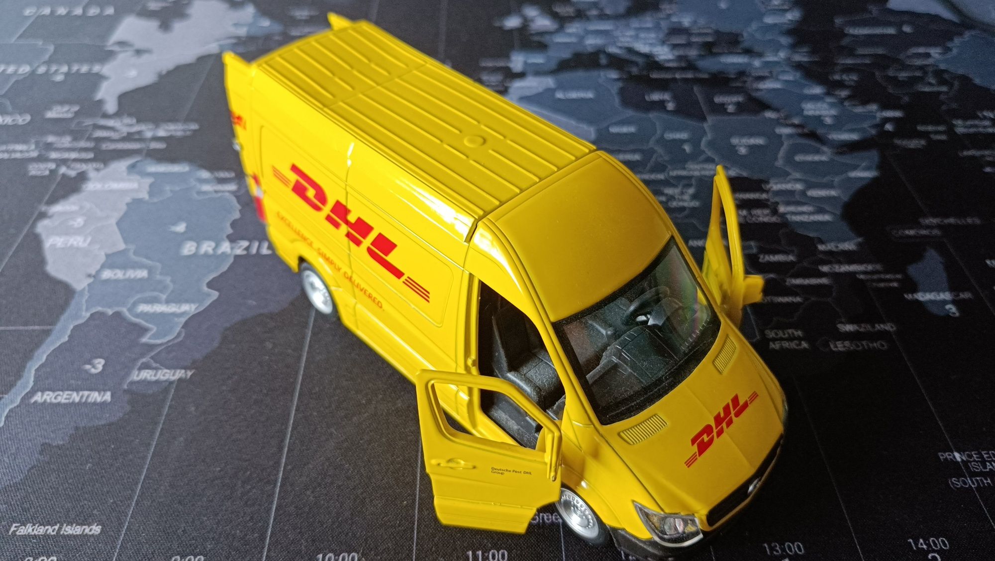 Van Mercedes Benz Sprinter DHL Rmz City