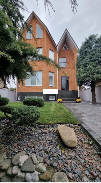 Фундаментальный дом с новым современным ремонтом в близи моря.