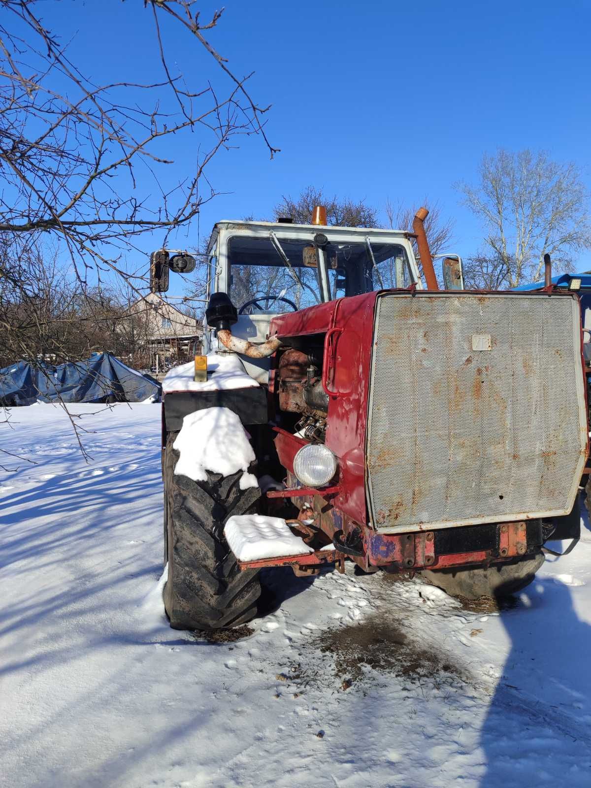 Т-150К трактор с плугом