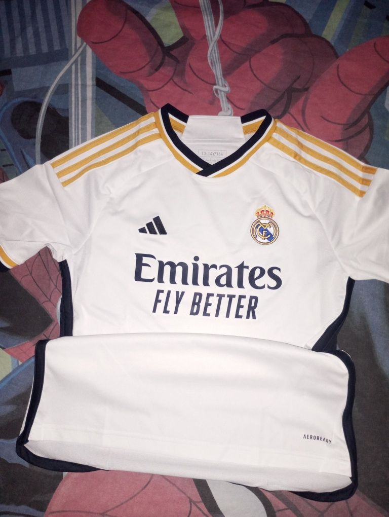 Camisola real Madrid. Troco por retzo ou redhouse