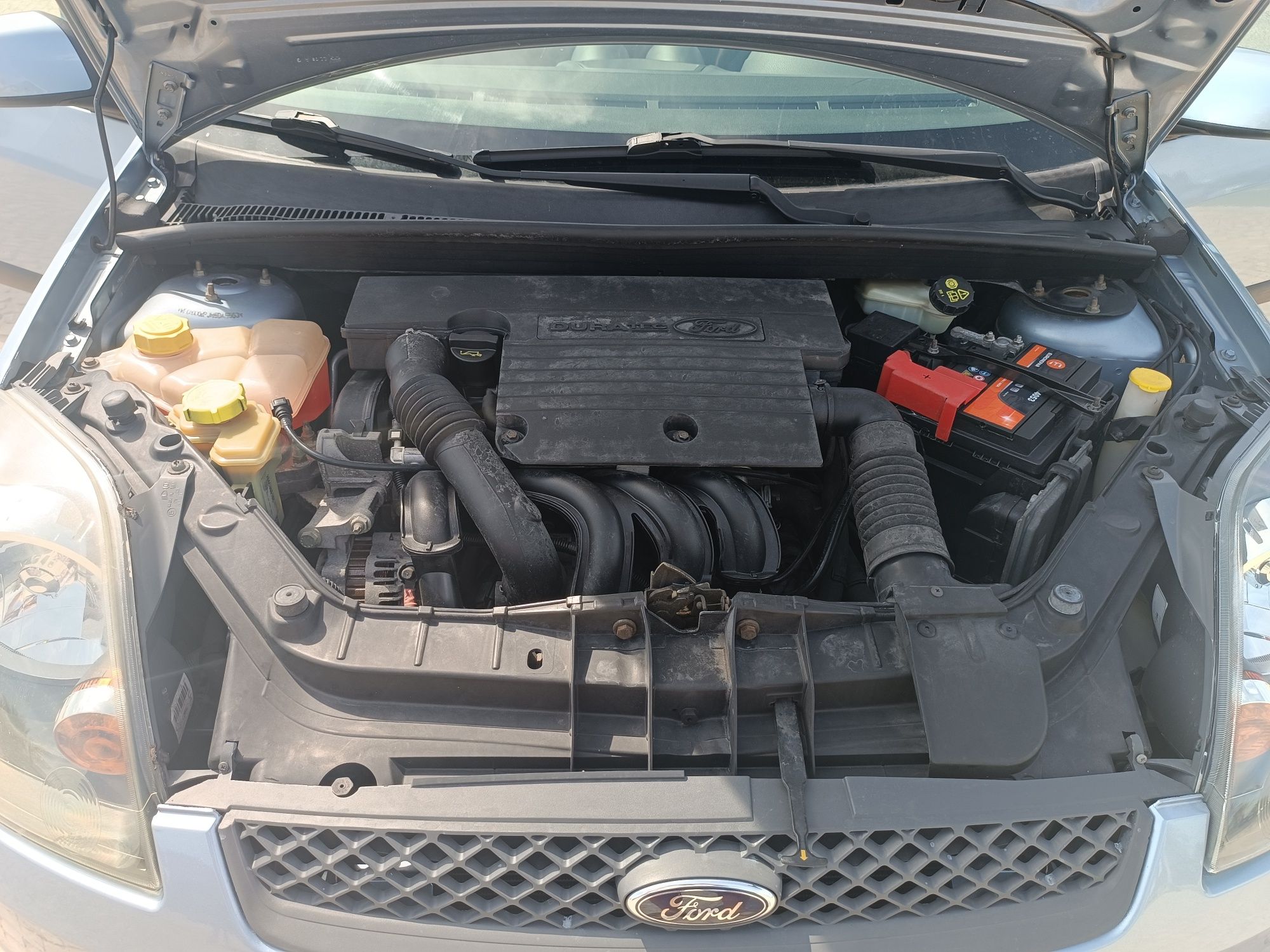 Vendo Ford fiesta 1.2 gasolina imaculado com 53 mil km reais