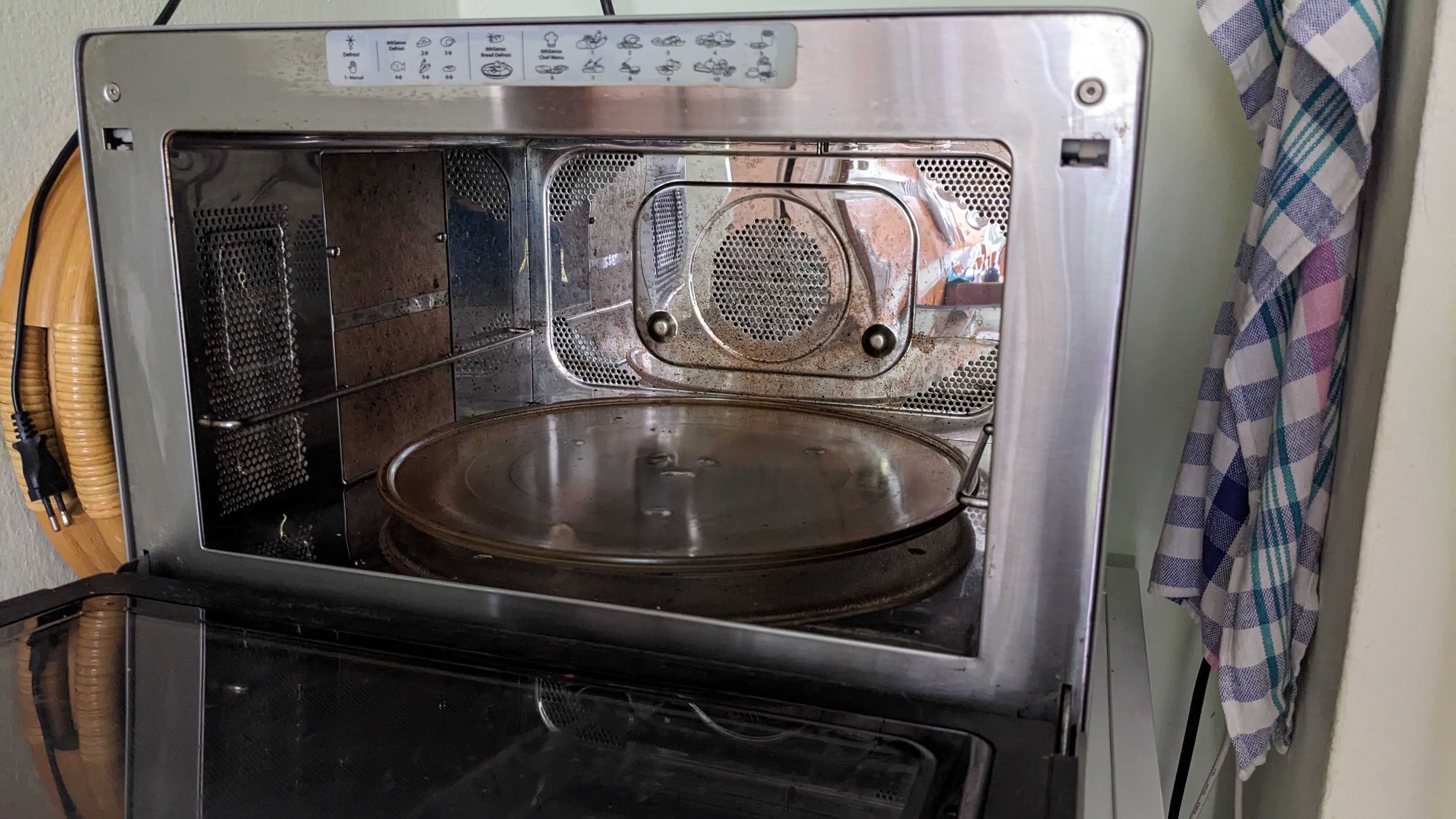 Mikrofala Whirlpool JT479
