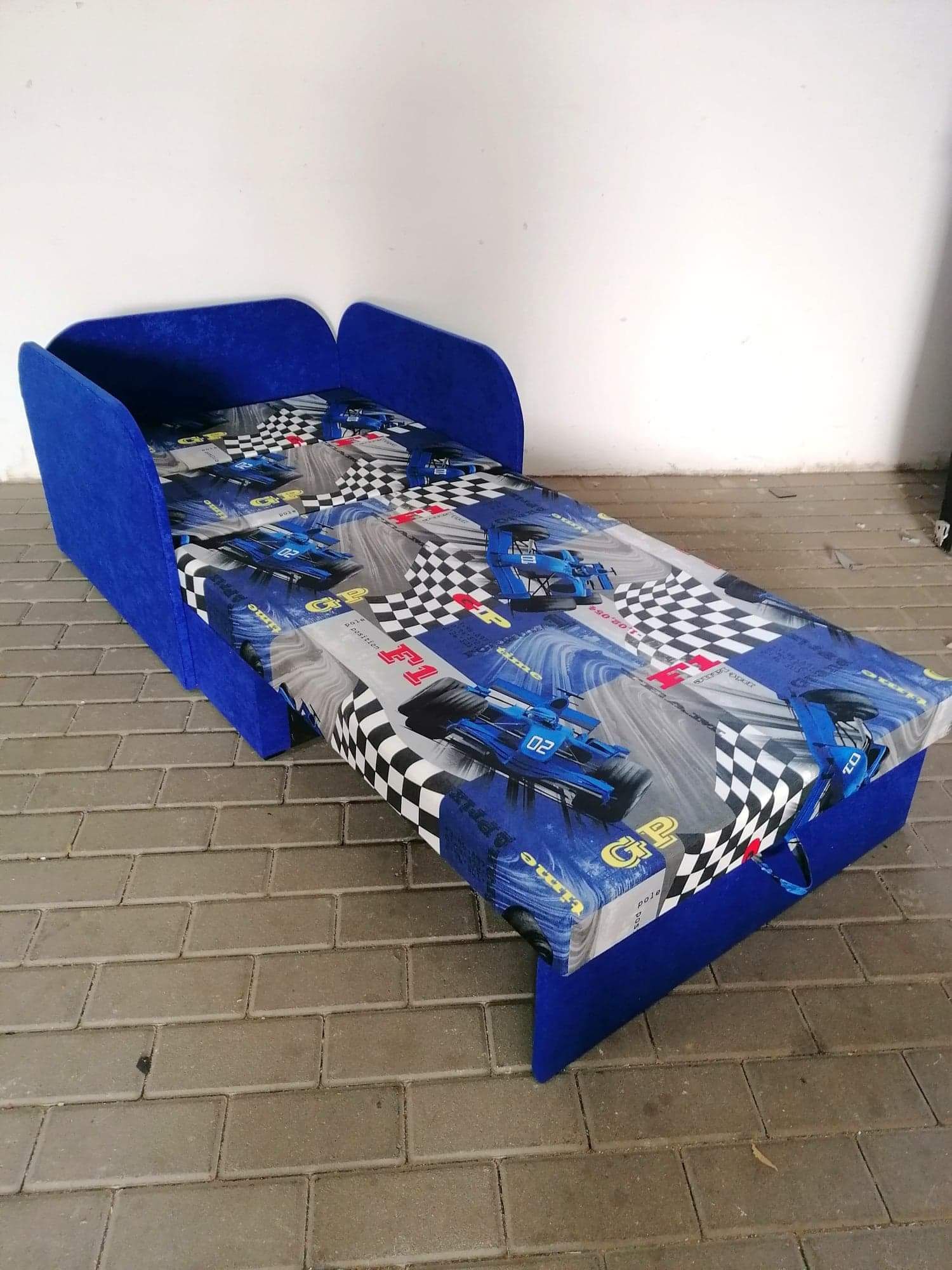 Fotelik rozkładany do spania z pojemnikiem na posciel dla dzieci sofa