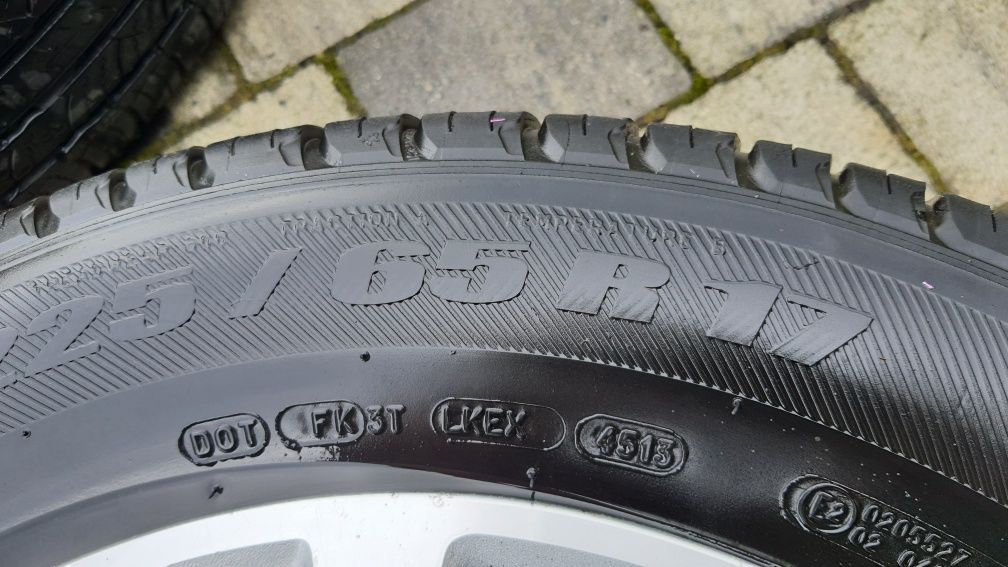 Alufelgi Suzuki z oponami zimowymi Michelin Latidute 225/65 R17