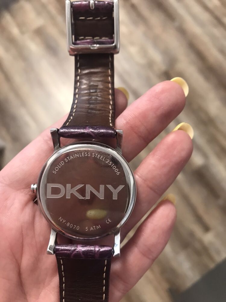 DKNY часы женские