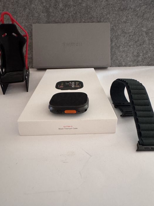Apple Watch Ultra 2 49MM Black titanium dark green