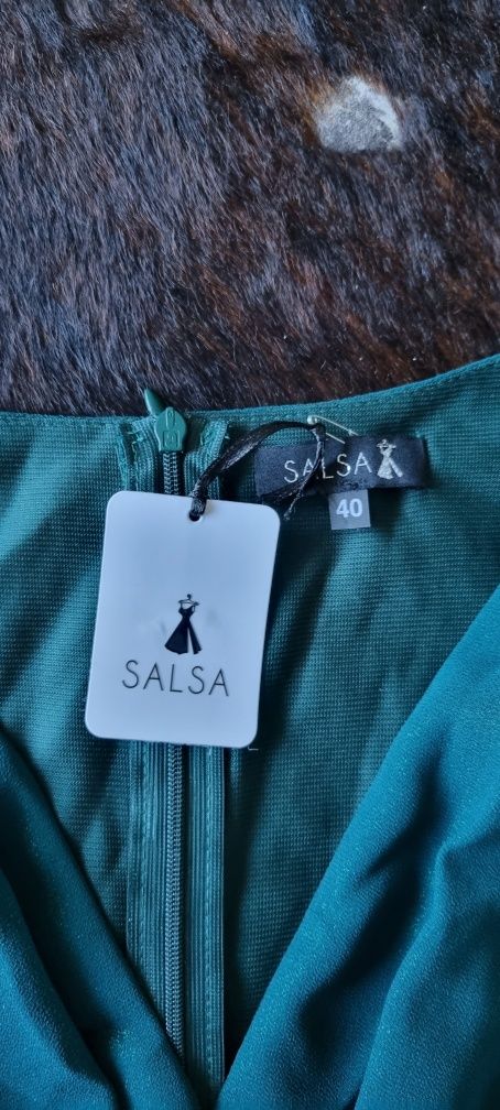 Długa zielona asymetryczna sukienka krótki rękaw Salsa 40