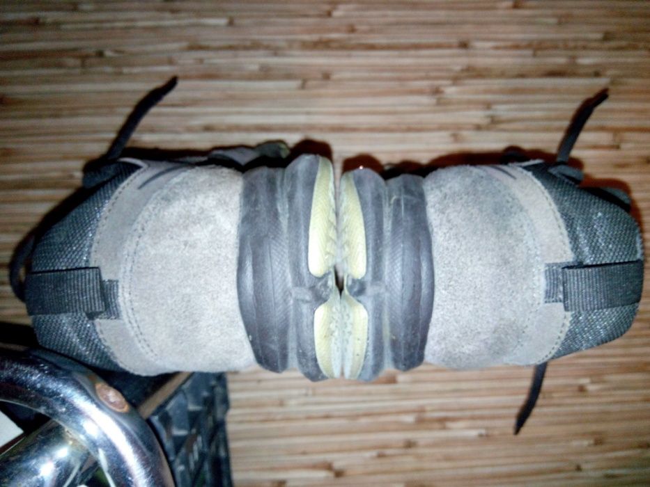 Продам кроссовки NIKE T-LITE XI
