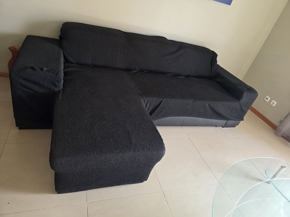 Vendo chaise longe, estante em vidro e granito e mesa com 4 cadeiras