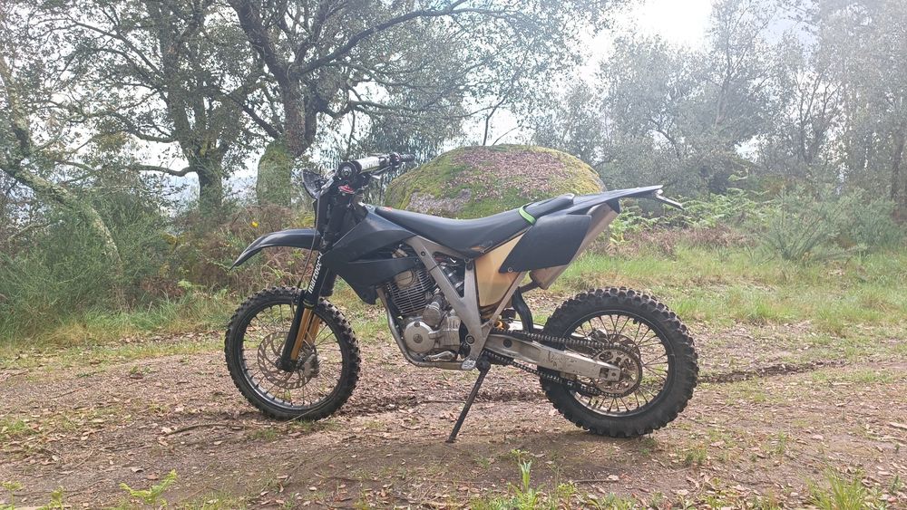 Ajp pr3 200cc matrículada