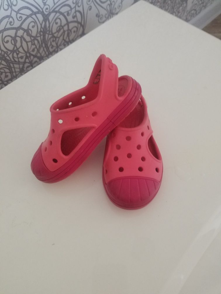 Босоножки Crocs