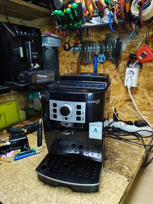 Кофемашина,кофеварка Delonghi Magnifica S ECAM 22.110