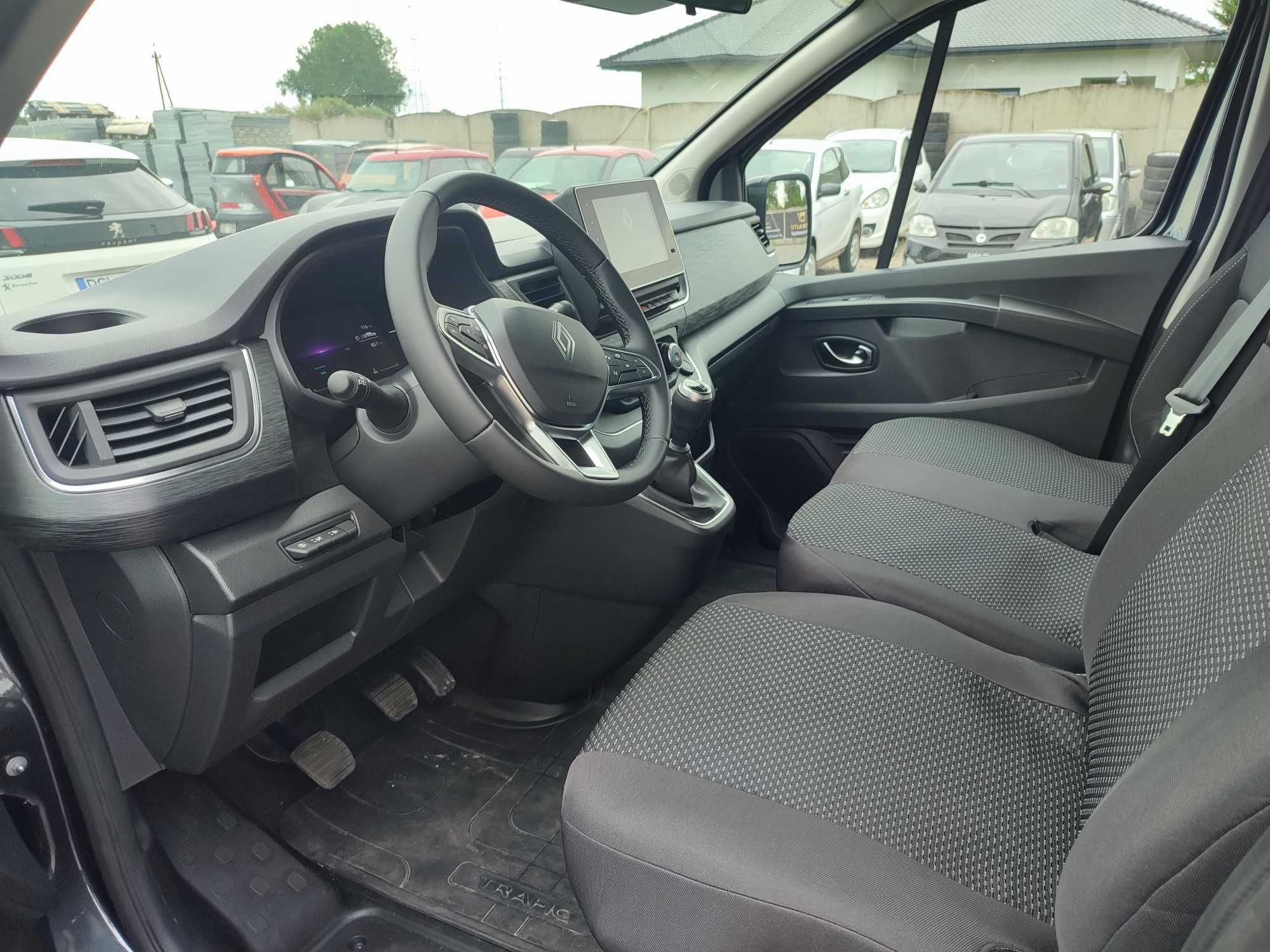 Wynajem bus 9 osobowy NOWY Renault Trafic Wypożyczalnia autolaweta