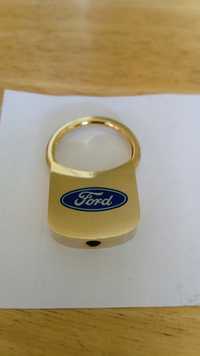 Porta - chaves com símbolo da Ford