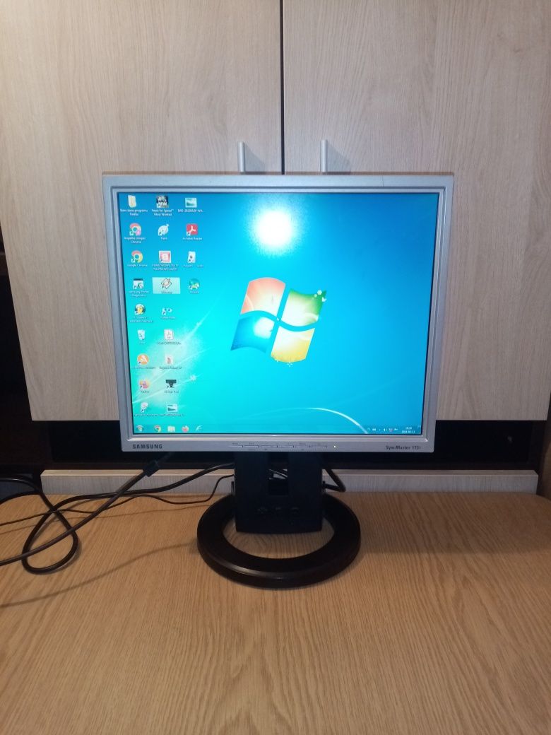 Monitor sync master 173t, 17 cali z głośnikami