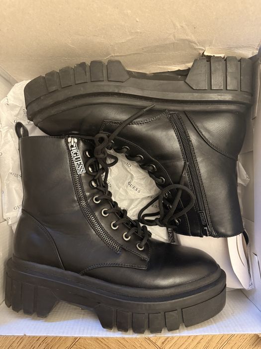 Ботинки сапожки Guess 39