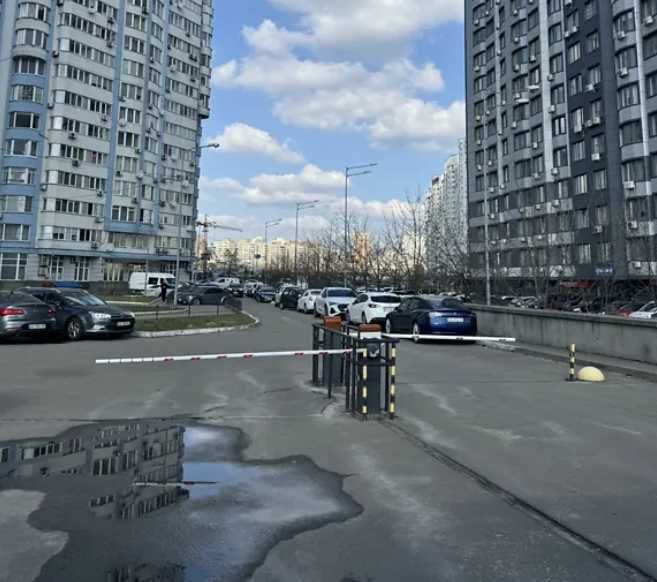 продаж паркинга  Осокорки Дніпровська набережна 26