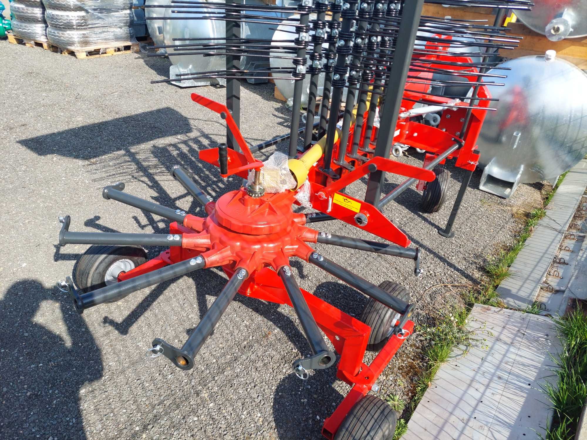 Zgrabiarka Karuzelowa Metal Technik 3,5 m / 4,5 m - Wyciągane ramiona