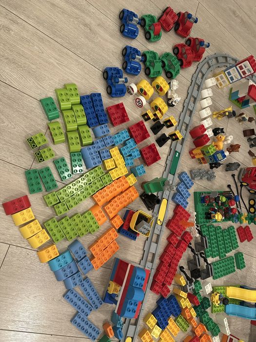 Zestawy Lego Duplo pociąg tory wóz strażacki stajnia i inne