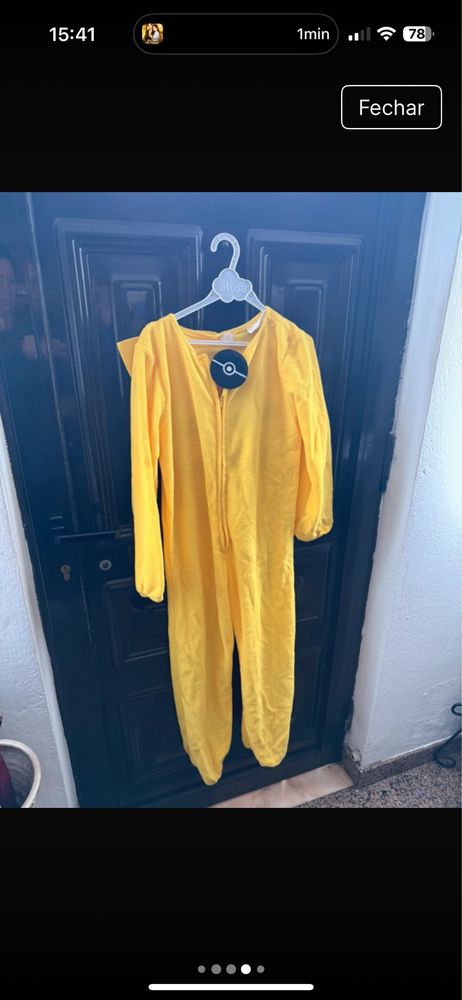 Fato de picachu semi novo