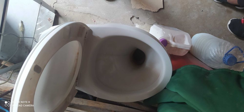 Унітаз сантехнічний