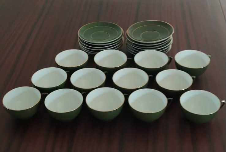 Conjunto de 13 chávenas de chá da VA –  1881/1921