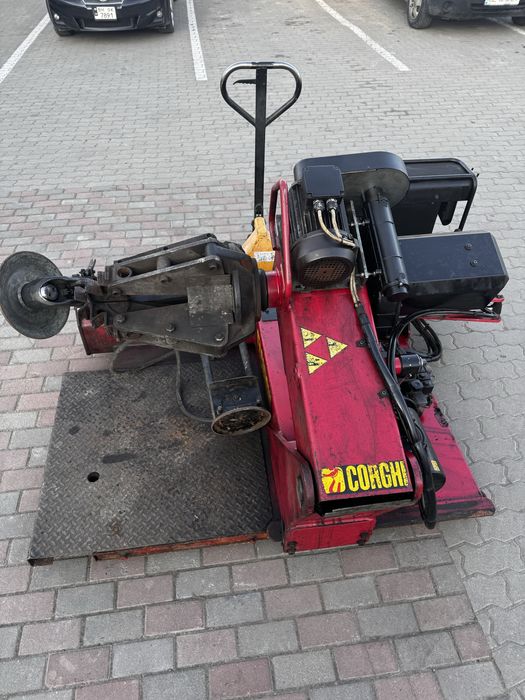 Шиномонтажний станок із захопленням диска 14 "-56" CORGHI