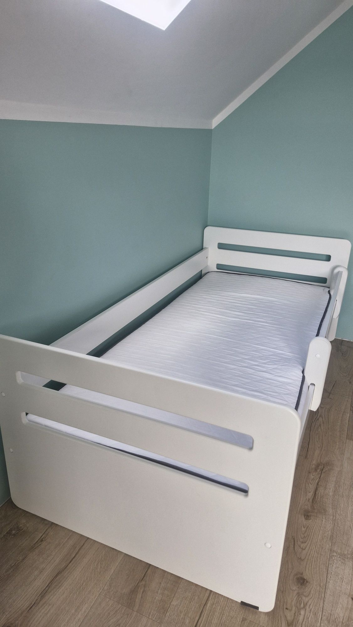 Łóżko Tomi  dla dzieci, zdejmowana barierka Tomi 80x180 + materac