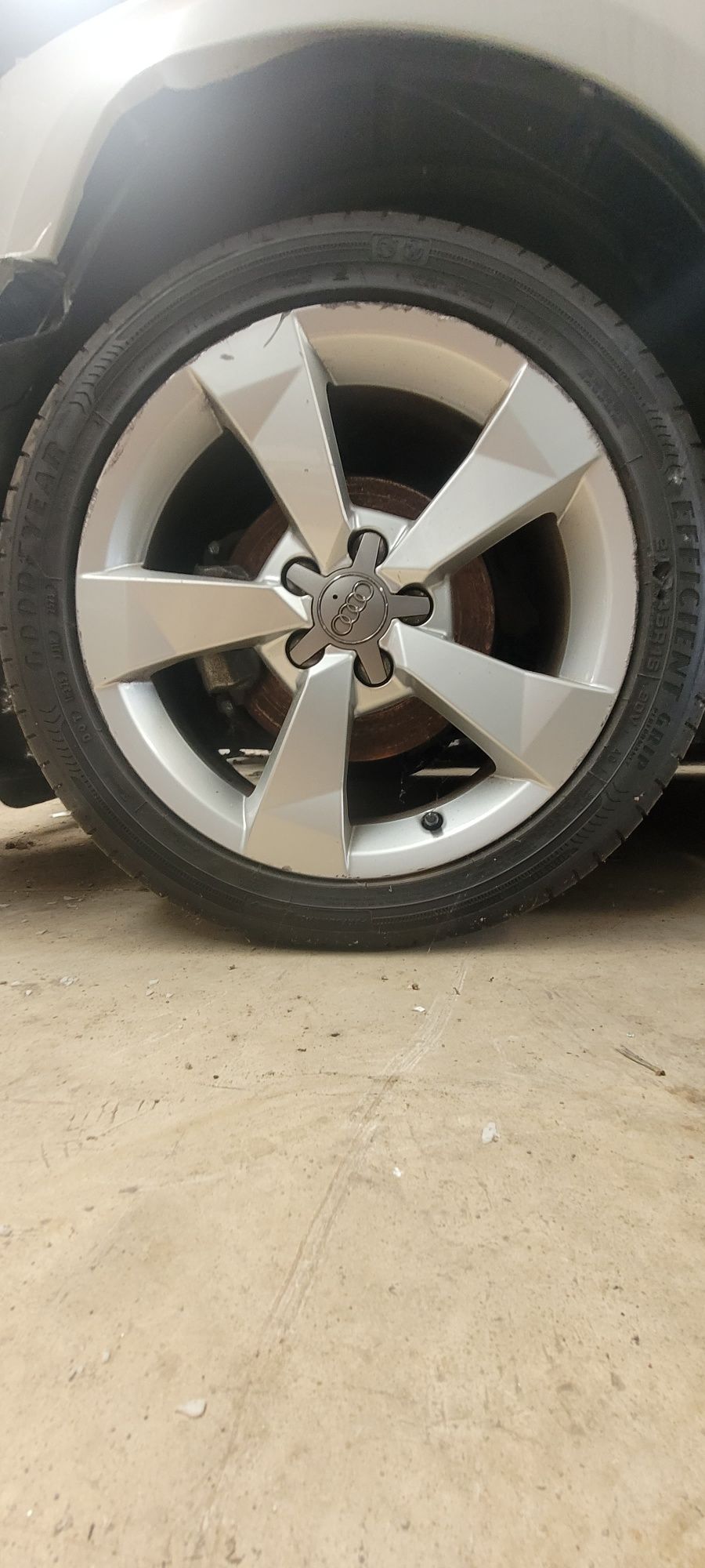 4 jantes 16 audi A1 com pneus semi novos