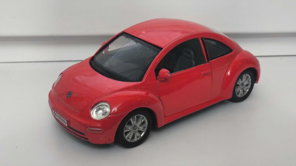 Модель, машинка Volkswagen New Beetle 1.24 Kinsmart KT7003