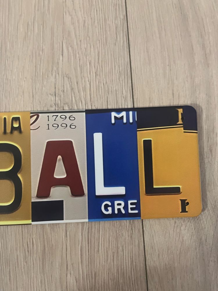 Tabliczka uliczna z napisem Football