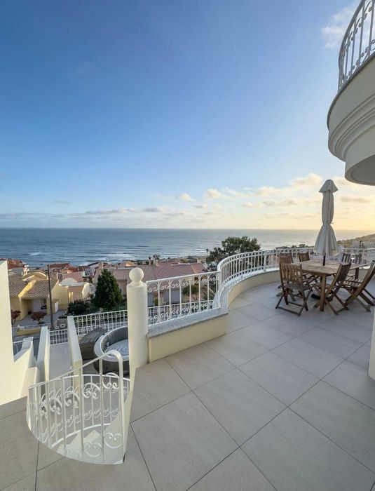 Moradia T4 com Vista Mar Panorâmica, Piscina e Domótica Total