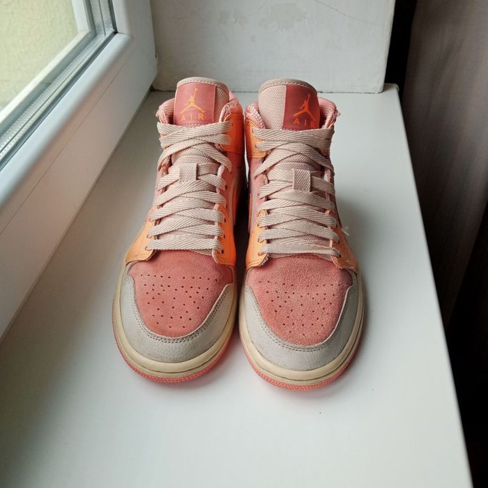 NIKE Jordan 1 Mid Apricot Orange розмір 37.5.Оригінал