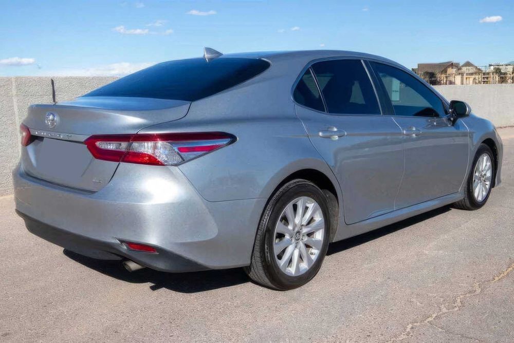 Toyota Camry LE      2020