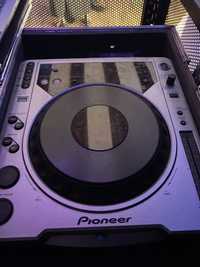 pioneer CDJ800.