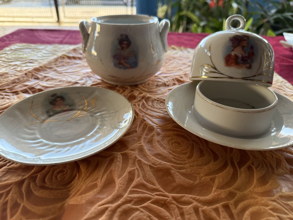 Conjunto porcelana antigo!