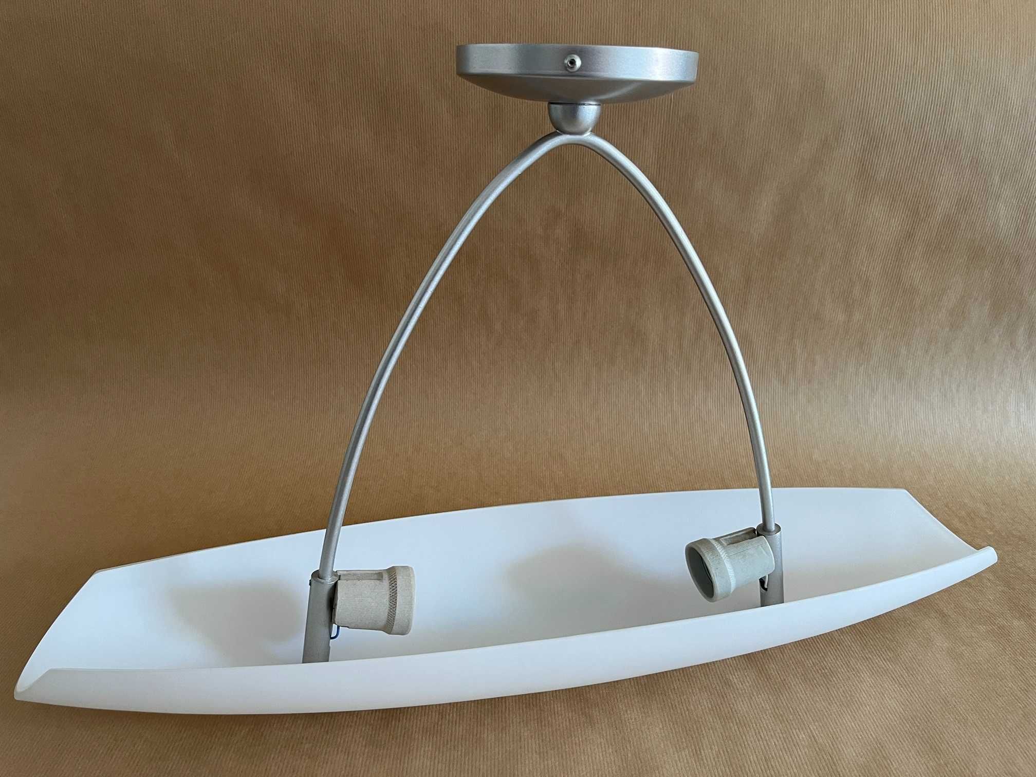 elegancka lampa sufitowa Panzeri z mlecznego szkła w kształcie łódki