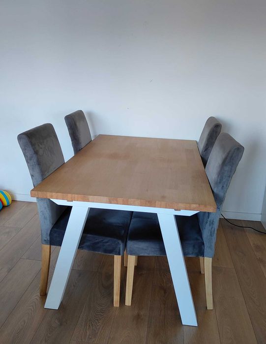 Mesa de jantar com 4 cadeiras