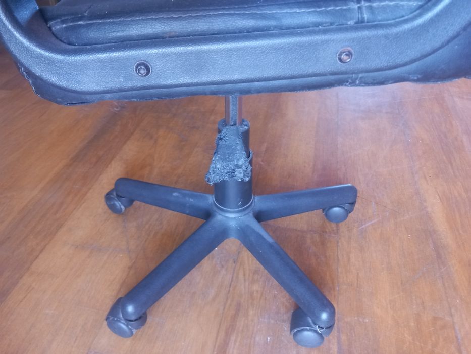 Cadeira de escritório a funcionar