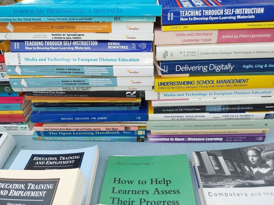 Colecao de livros de educação a distância dos anos 90